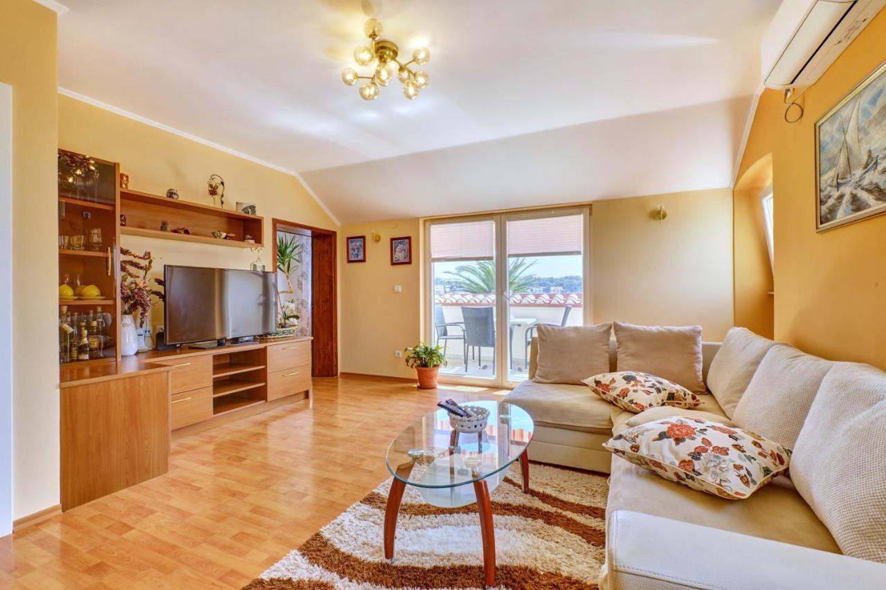 Apartment Dami Mali Lošinj Buitenkant foto